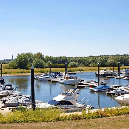 Holiday Droompark Marina Strandbad.8 בית נופש